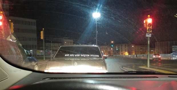En komik araç yazıları