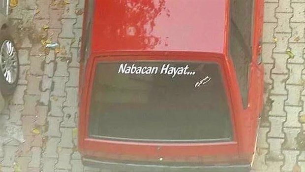 En komik araç yazıları