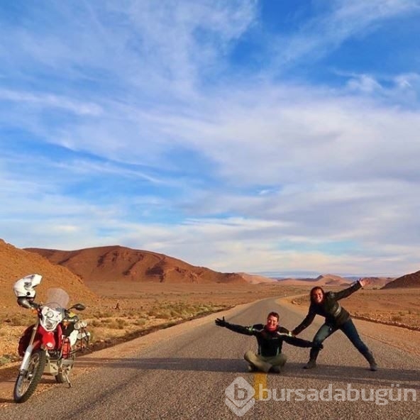 Gezgin çift Afrika'yı motosikletle dolaşıyor