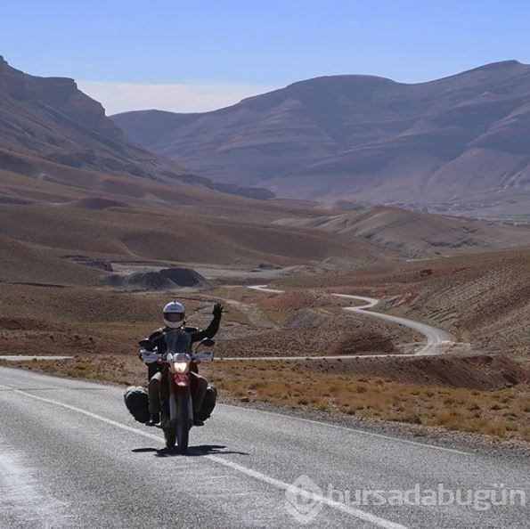 Gezgin çift Afrika'yı motosikletle dolaşıyor