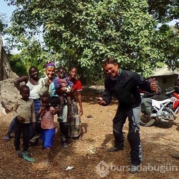 Gezgin çift Afrika'yı motosikletle dolaşıyor