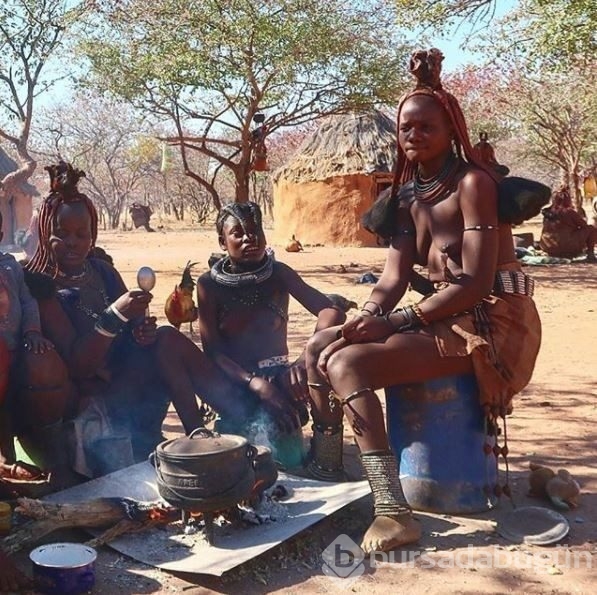 Gezgin çift Afrika'yı motosikletle dolaşıyor