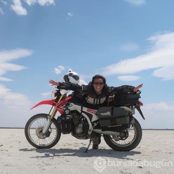 Gezgin çift Afrika'yı motosikletle dolaşıyor