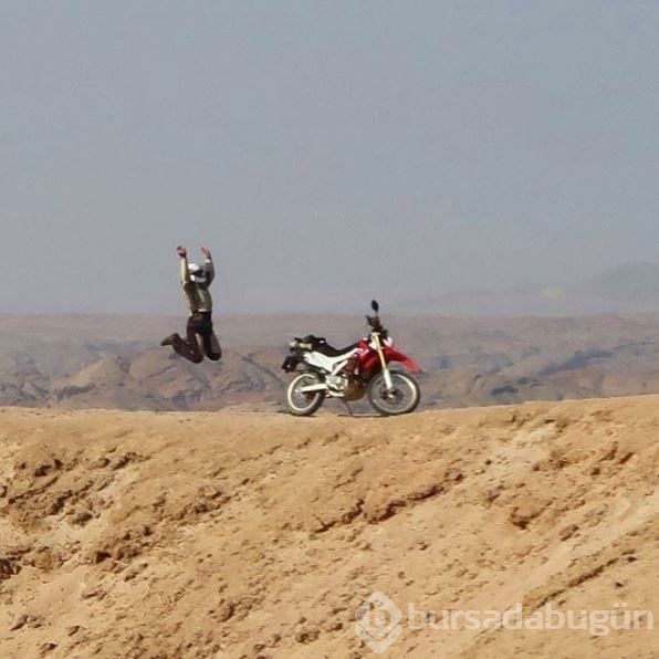 Gezgin çift Afrika'yı motosikletle dolaşıyor