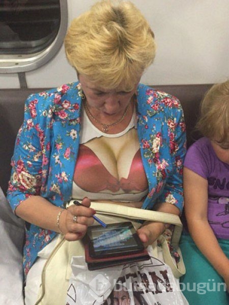 Metroda görüntülenen tuhaf kıyafetli yolcular
