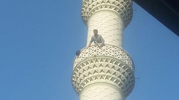 Bursa'da pompalı tüfekle minareye çıktı, ateş açtı