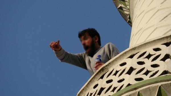 Bursa'da pompalı tüfekle minareye çıktı, ateş açtı