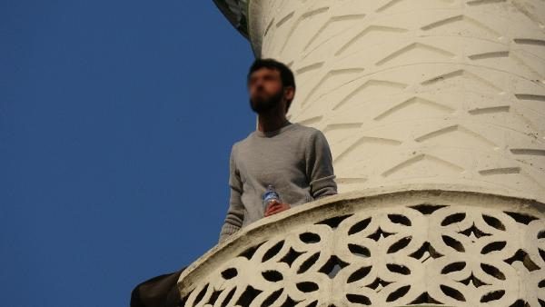 Bursa'da pompalı tüfekle minareye çıktı, ateş açtı