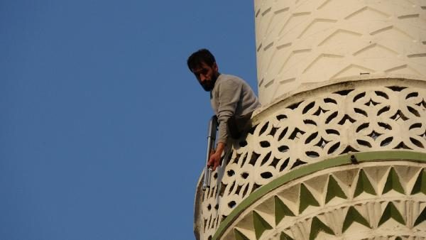 Bursa'da pompalı tüfekle minareye çıktı, ateş açtı