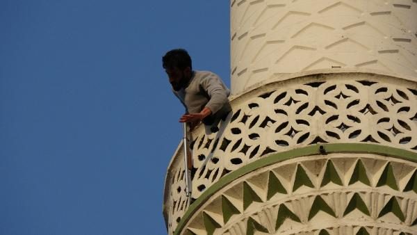 Bursa'da pompalı tüfekle minareye çıktı, ateş açtı