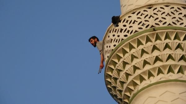 Bursa'da pompalı tüfekle minareye çıktı, ateş açtı