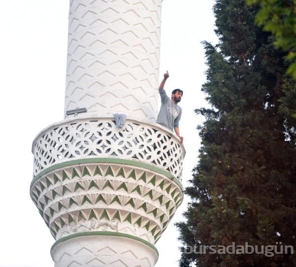 Bursa'da pompalı tüfekle minareye çıktı, ateş açtı