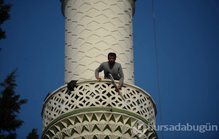 Bursa'da pompalı tüfekle minareye çıktı, ateş açtı