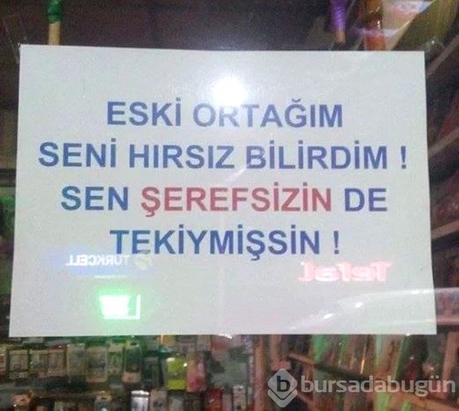 Klişe sorulardan sıkılan insanların önlem için astığı komik tabelalar
