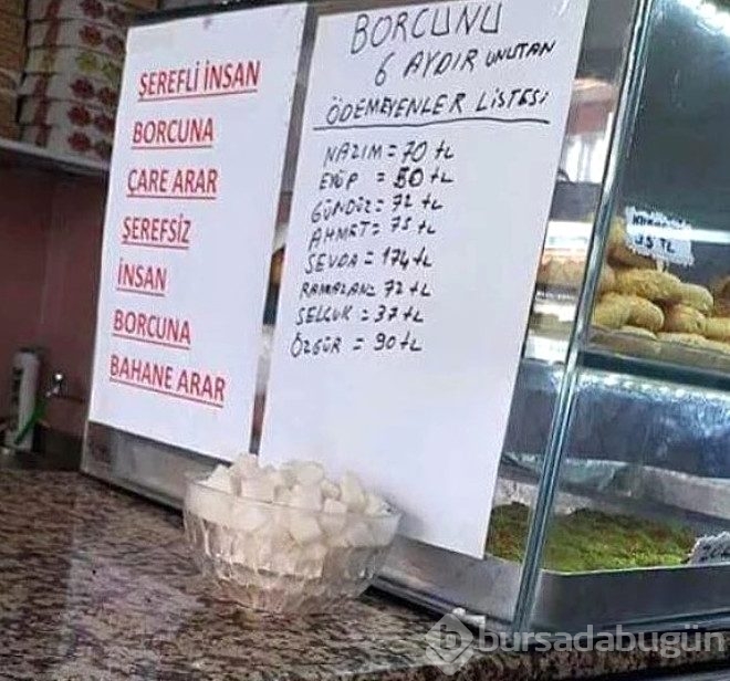 Klişe sorulardan sıkılan insanların önlem için astığı komik tabelalar
