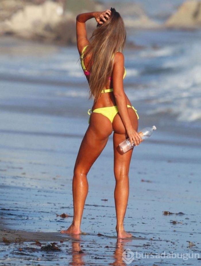 Bikinisiyle göz kamaştırdı!