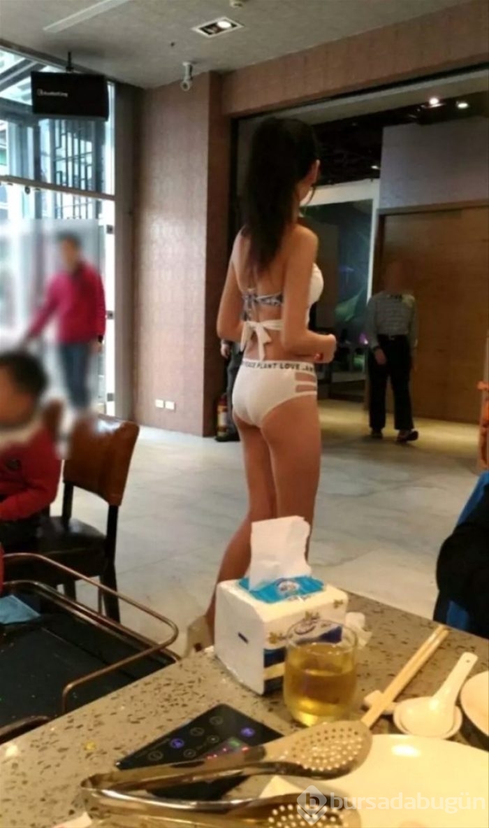 Lokantanın bikinili garsonları