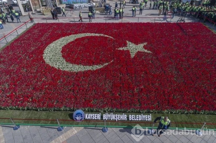 Türk Bayrağı temalı lale peyzajı dünya rekoru kırdı