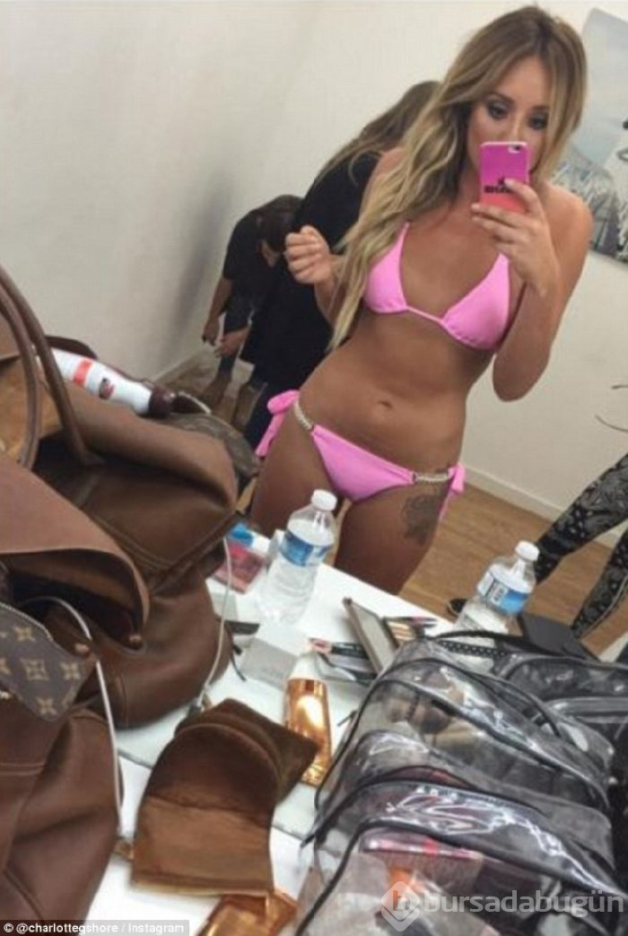 Charlotte Crosby'den çıplak şov

