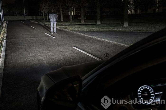 Mercedes akıllı far teknolojisiyle devrim yapmaya hazırlanıyor