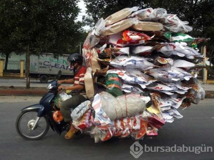 Motosikletle yük taşıyan insanların ilginç görüntüleri!
