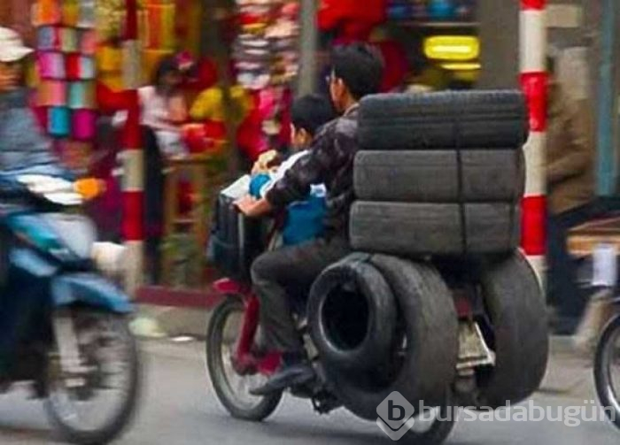 Motosikletle yük taşıyan insanların ilginç görüntüleri!
