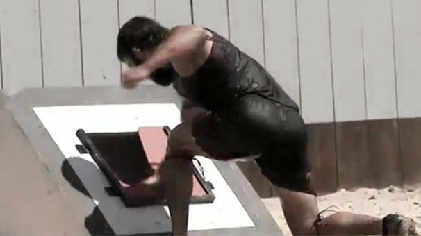 Survivor Turabi yaralandı (Altı dikiş)