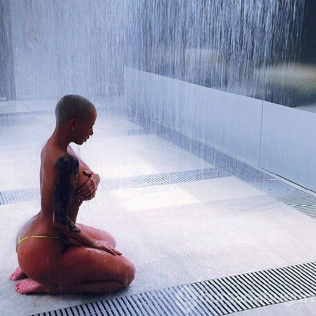 Amber Rose bildiğiniz gibi
