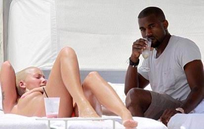 Amber Rose bildiğiniz gibi