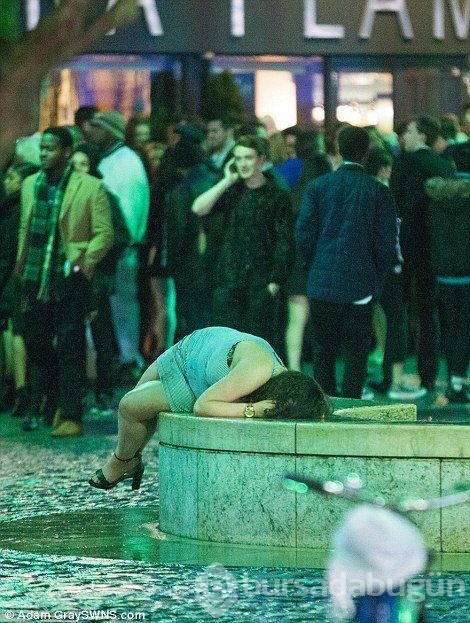 İngiltere'den 'ayarsız eğlence' manzaraları