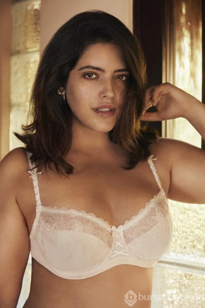 Olgun ve dolgun Denise Bidot