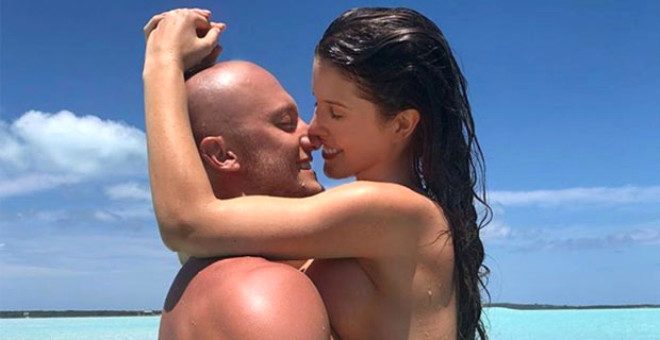 Amanda Cerny'nin pozları olay oldu