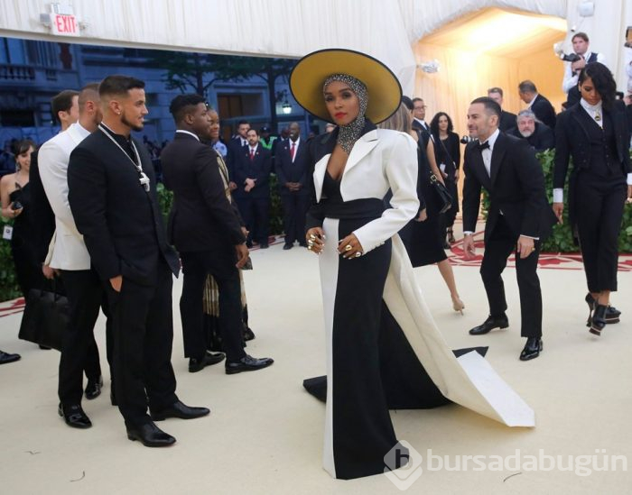 Met Gala 2018'in kırmızı halısında şıklık yarışı