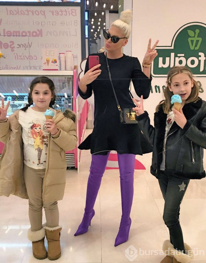 Jelena Karleusa'dan yine olay paylaşım!