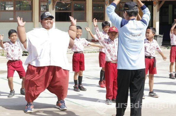 Dünyanın en şişman çocuğuydu...Tam 83 kilo verdi!
