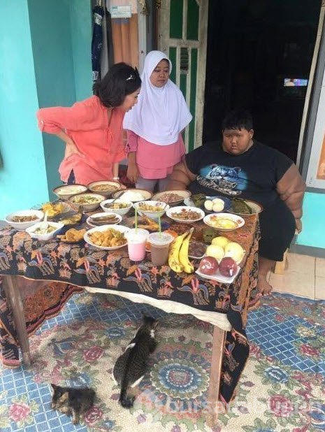 Dünyanın en şişman çocuğuydu...Tam 83 kilo verdi!