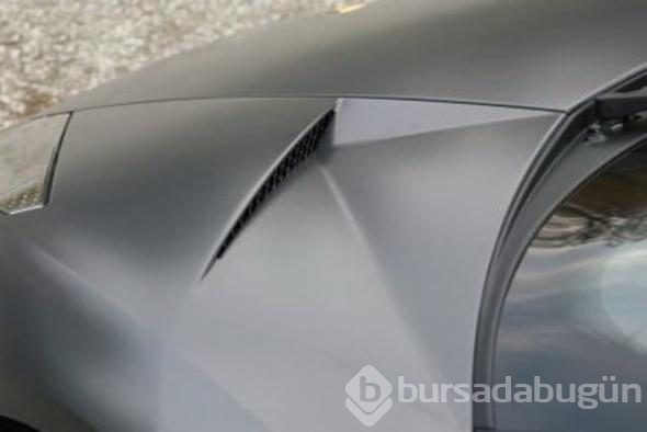 Hayallerindeki otomobili evinin garajında yaptı! Hurdadan son model lüks otomobile