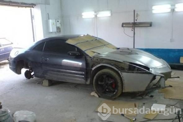 Hayallerindeki otomobili evinin garajında yaptı! Hurdadan son model lüks otomobile