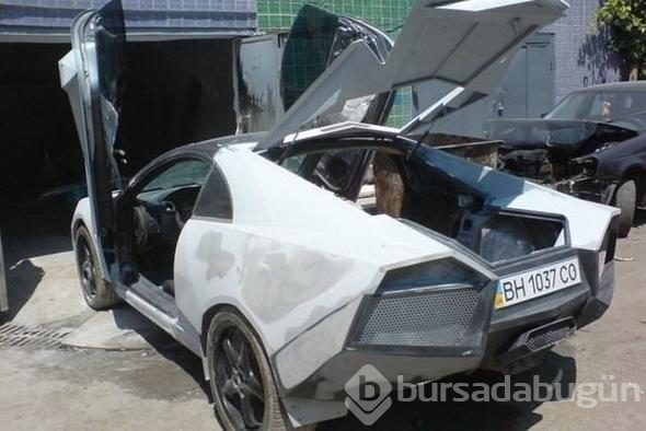 Hayallerindeki otomobili evinin garajında yaptı! Hurdadan son model lüks otomobile