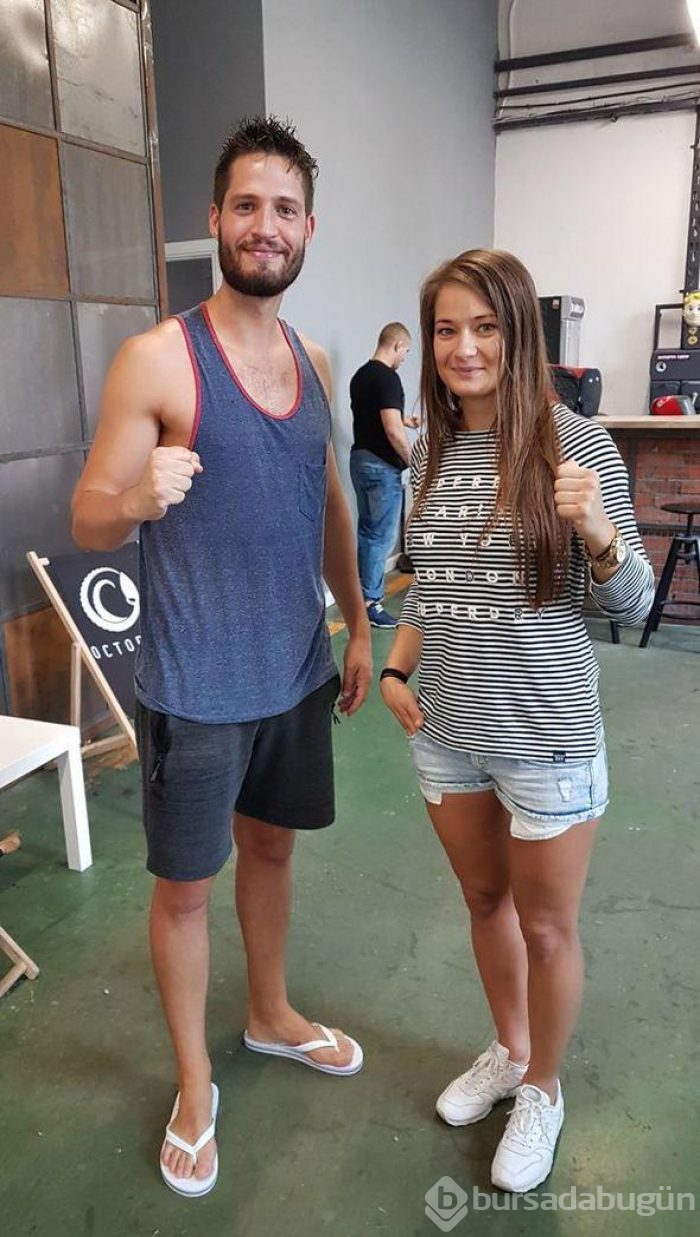 Uygulamadan bulduğu kadınların evinde kaldı! Her şeyi bedavaya getirdi!