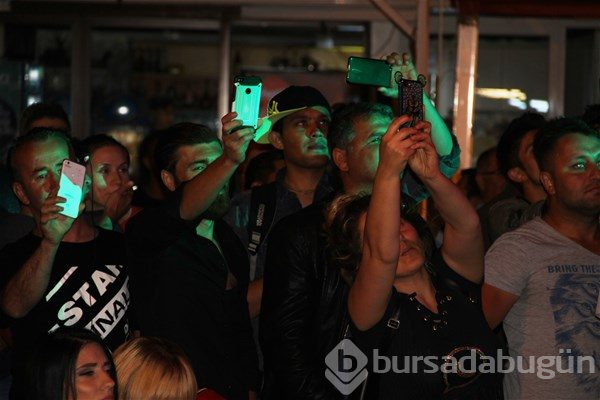 Görenler meydana koştu
