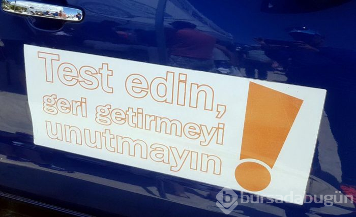 Pazarcı tezgahında gülümseten etiketler