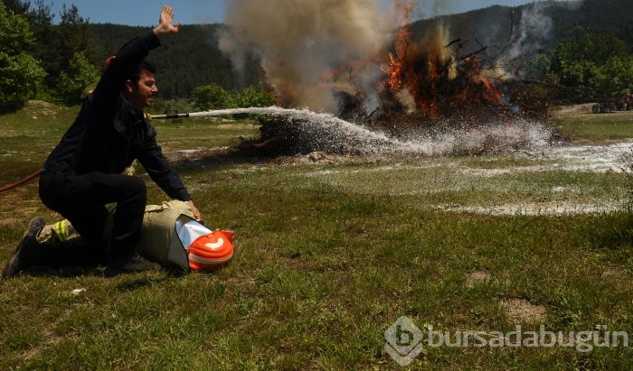 Bursa'da ormancılar en hızlı hortumu açabilmek için yarıştı 