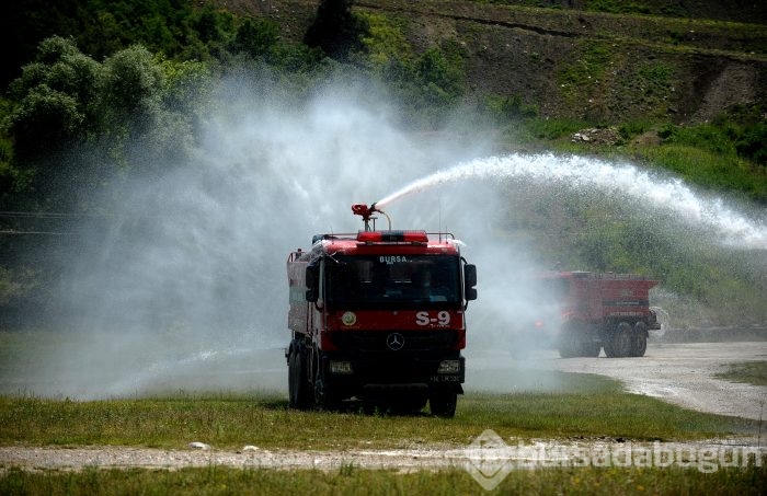 Bursa'da ormancılar en hızlı hortumu açabilmek için yarıştı 