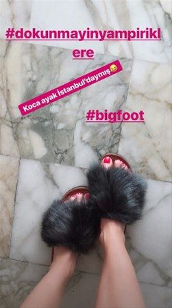 Ayak parmakları olay oldu