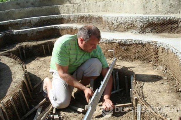 Doğadaki malzemeleri kullanarak akvaryum yaptı