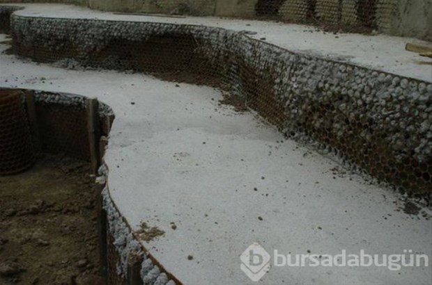 Doğadaki malzemeleri kullanarak akvaryum yaptı