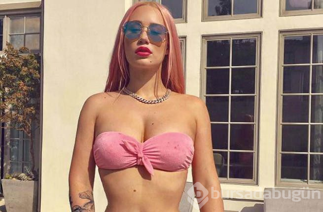 Bikinili poz sosyal medyayı salladı !
