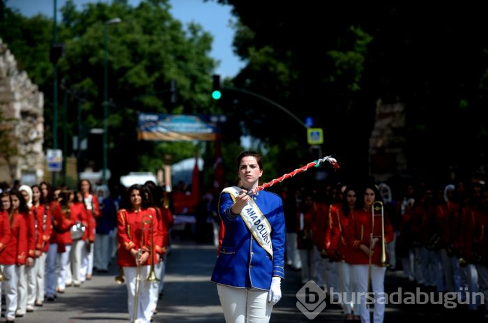 Bursa'da 19 Mayıs coşkusu törenlerle kutlandı