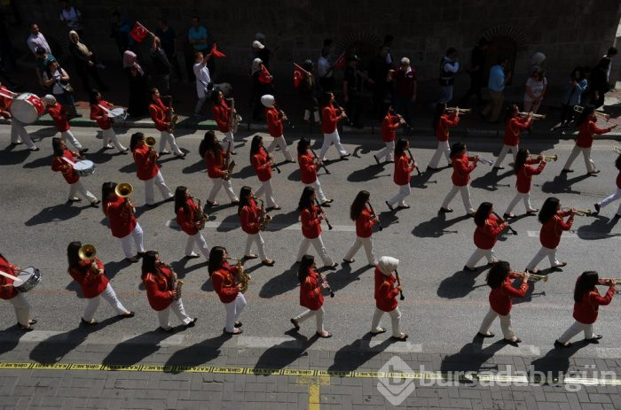 Bursa'da 19 Mayıs coşkusu törenlerle kutlandı